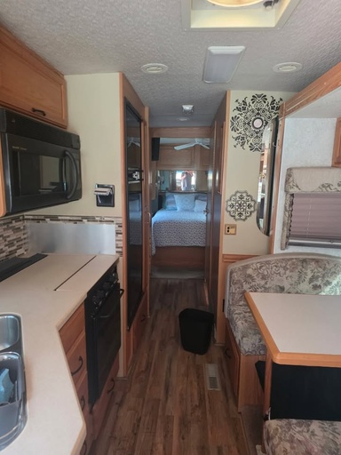 005-kitchen-galley.jpg