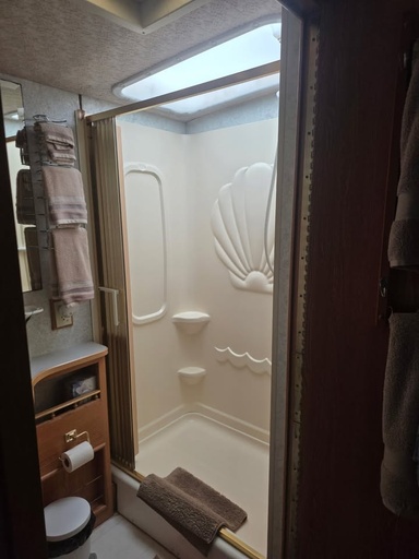 007-bathroom-shower.jpg