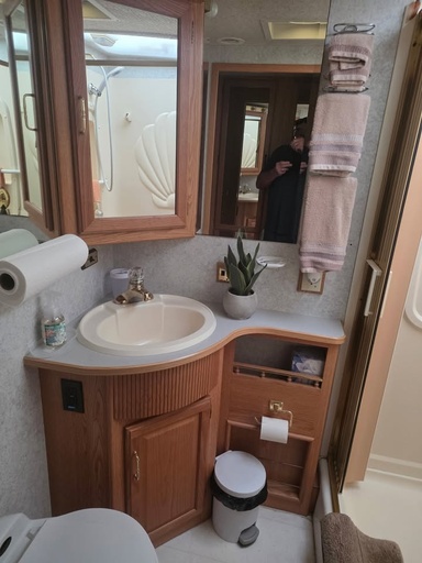 010-bathroom-vanity.jpg