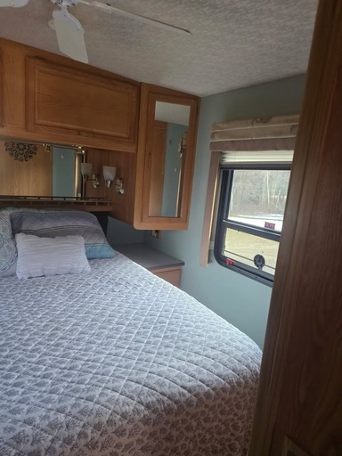 013-bedroom.jpg